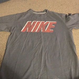 Boys Med Nike t-shirt.